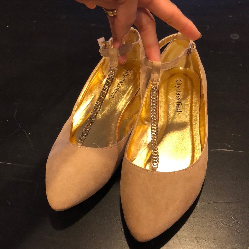 Brand new size 7 khaki shoes